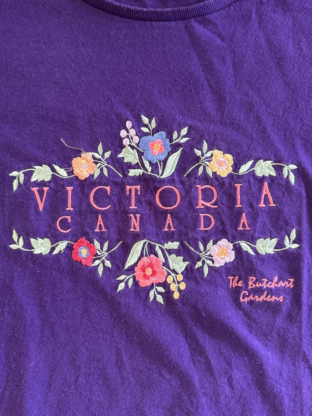 Gildan Victoria Canada Embroidered Floral T-Shirt Purple Size XL